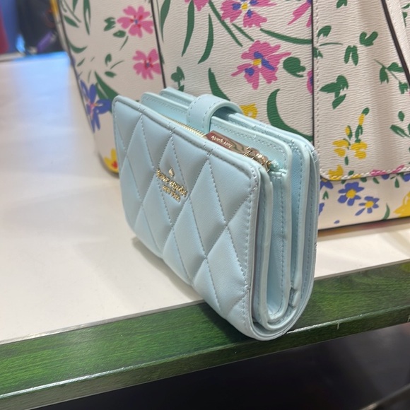 Kate Spade Carey Medium Compartment Bifold Wallet
COLOR: Turquoise
NWT - Picture 14 of 16
